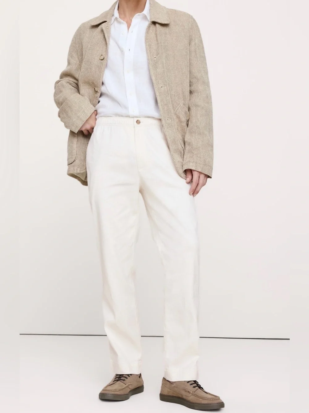 Banana Republic Straight Italian Linen Cotton Pull on Pant. Linen color. Medium